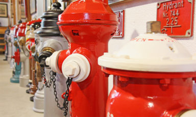 Historische Hydranten ausgestellt im Aargauischen Feuerwehr und Handwerkermuseum in Endingen