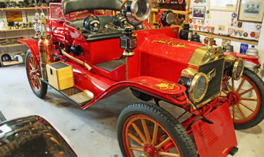 Motorisierung Ford T Tanklöschfahrzeug aus den USA ausgestellt im Aargauischen Feuerwehr und Handwerkermuseum in Endingen